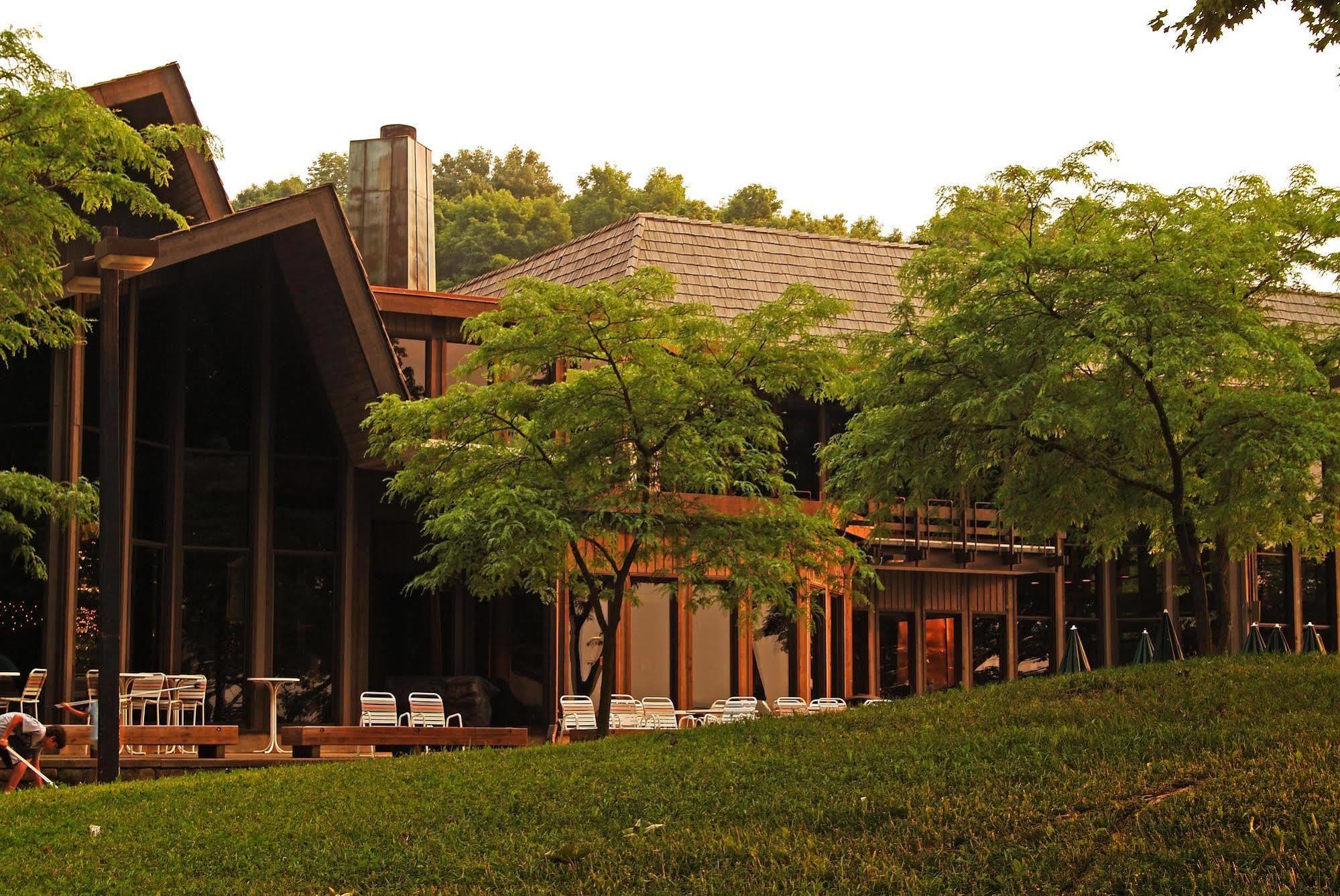 Mohican Lodge And Conference Center Perrysville Buitenkant foto