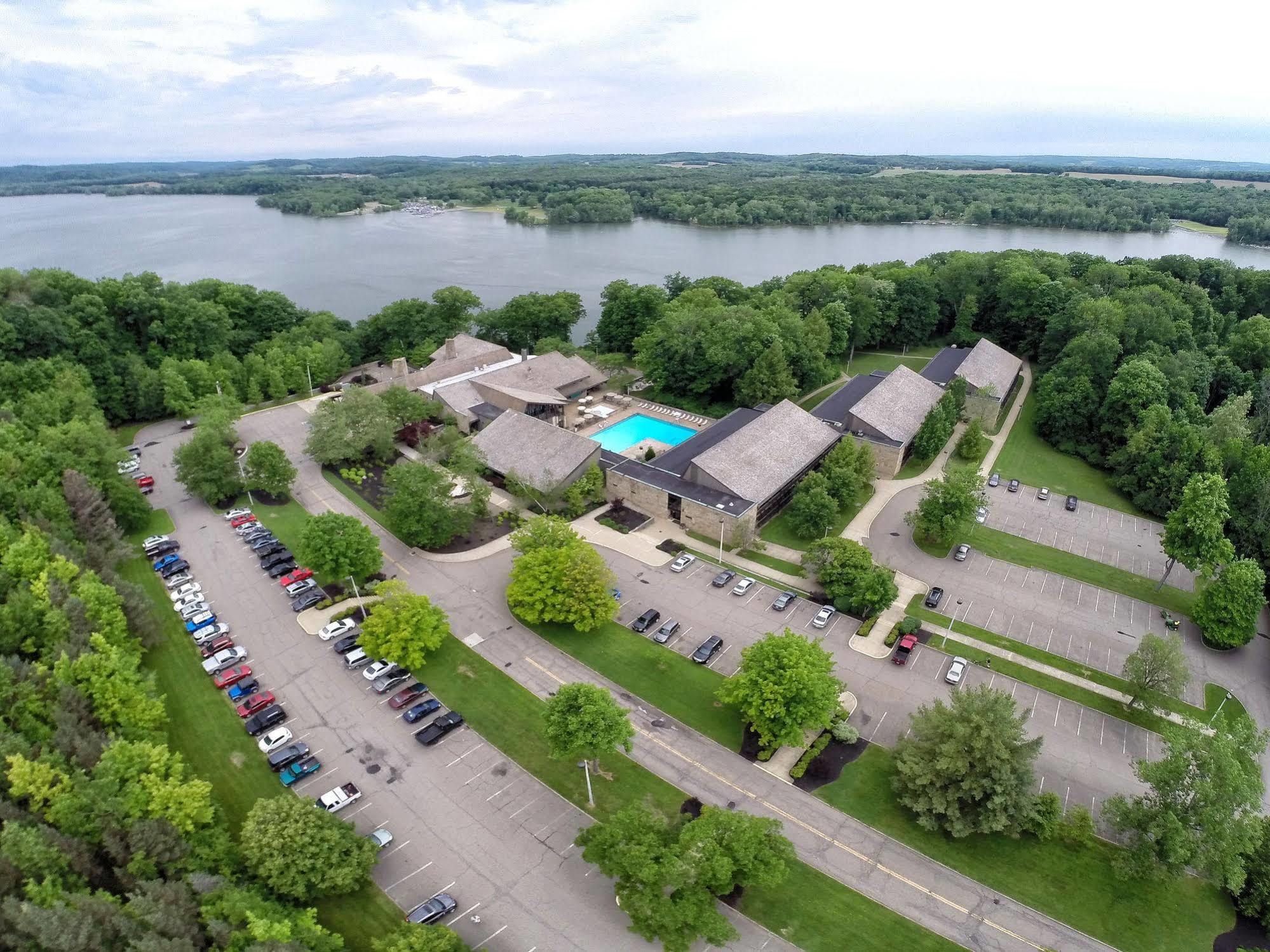 Mohican Lodge And Conference Center Perrysville Buitenkant foto