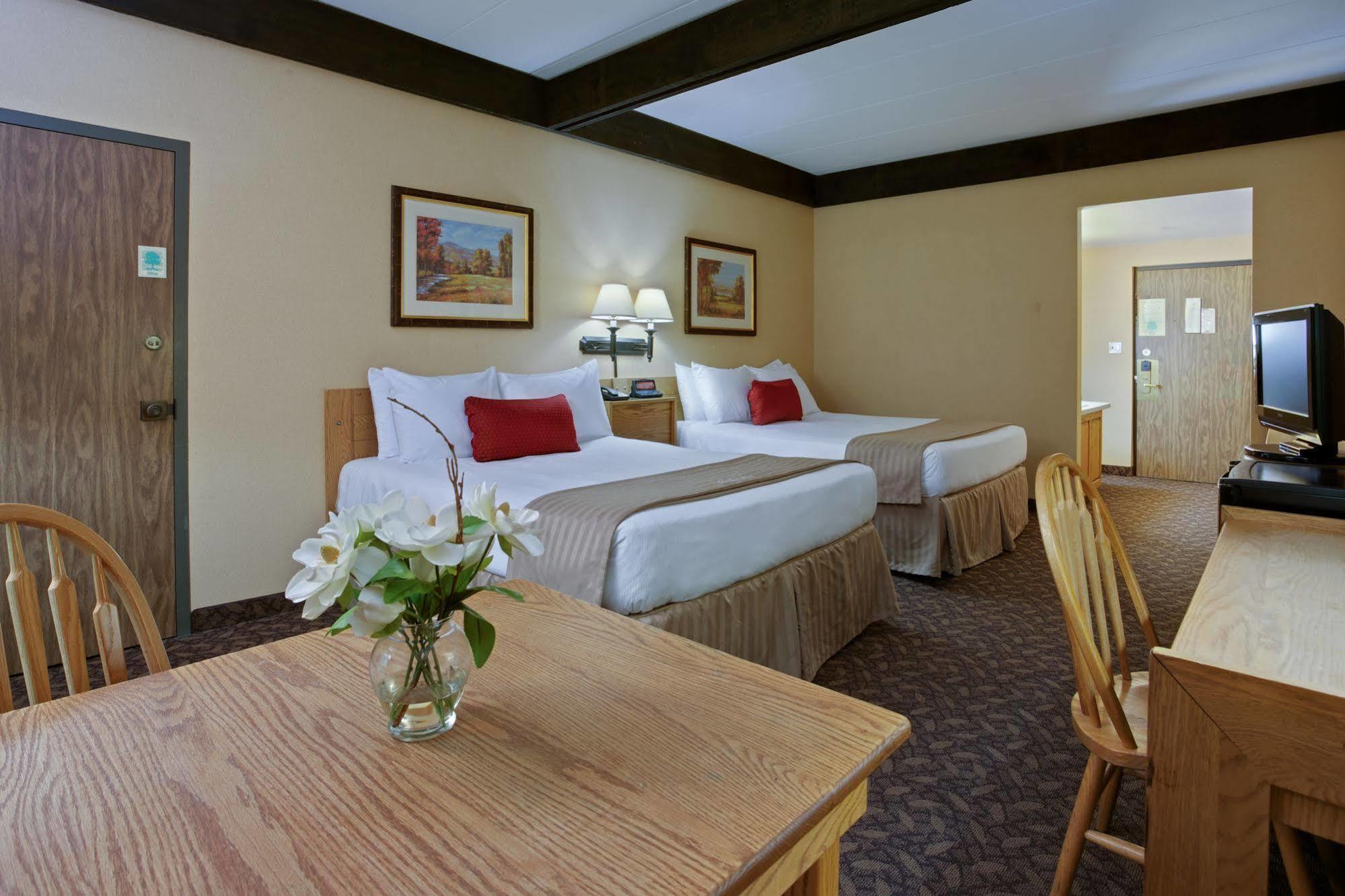 Mohican Lodge And Conference Center Perrysville Buitenkant foto