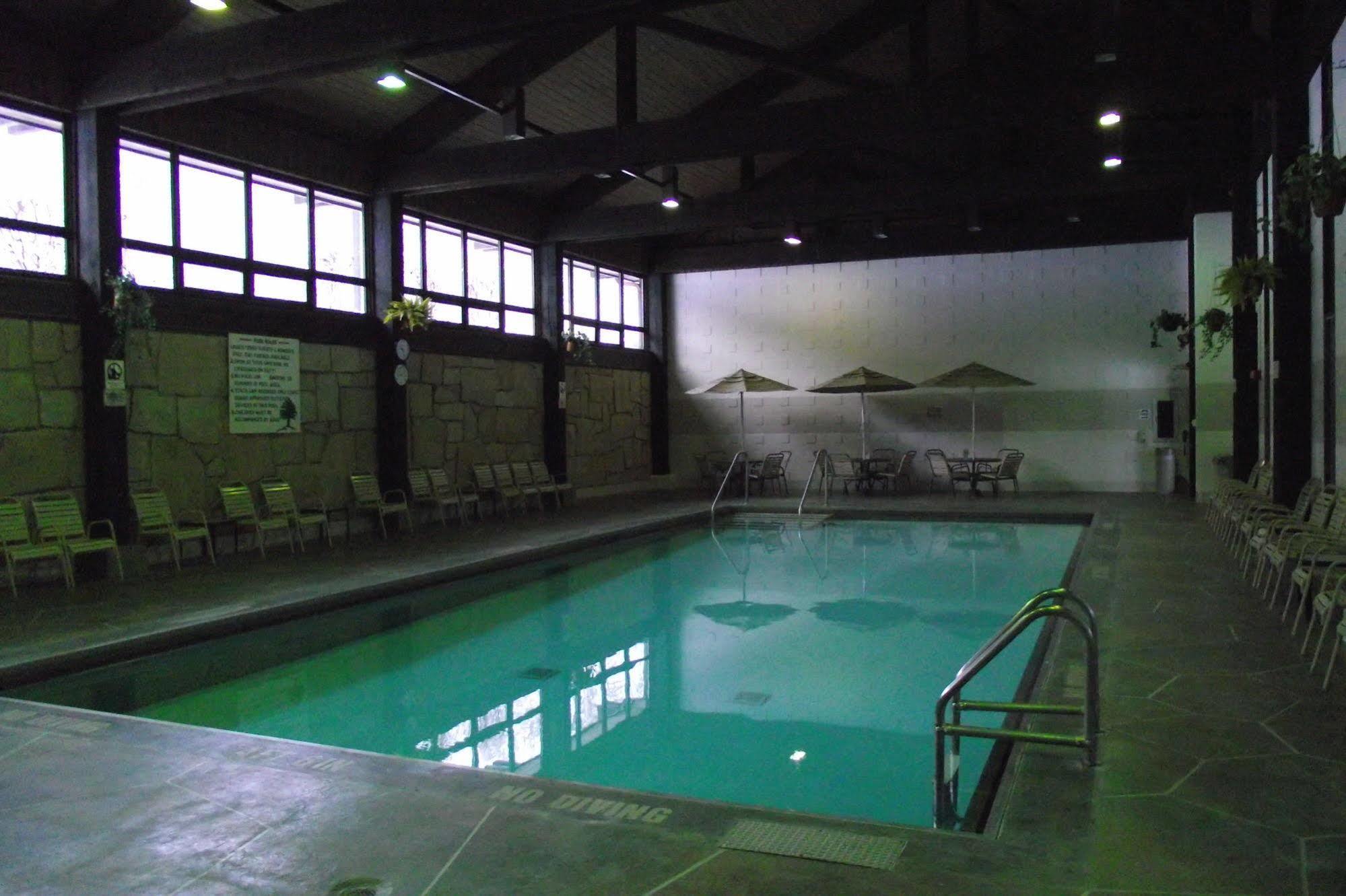 Mohican Lodge And Conference Center Perrysville Buitenkant foto